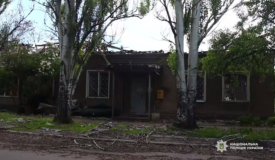 Зображення посту: Поліція та волонтери вивезли двох мешканців із зруйнованого району Покровська