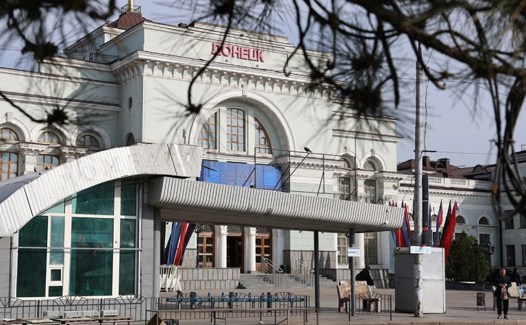 Зображення посту: В окупованому Донецьку вперше за 11 років запустили пасажирський потяг