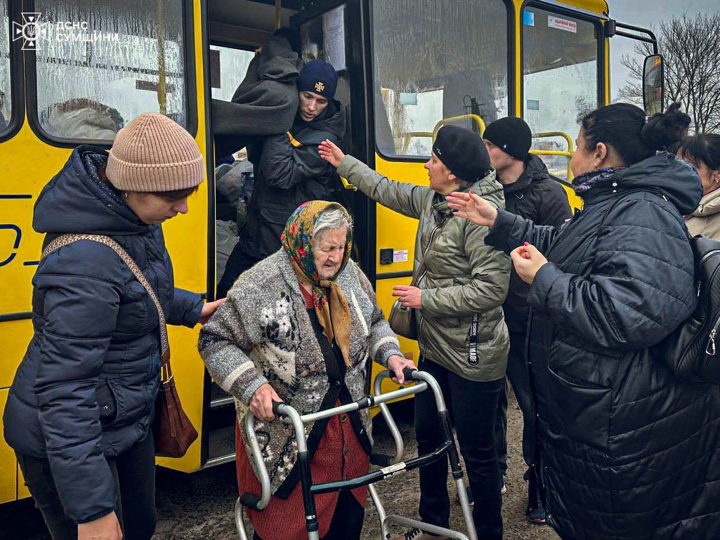 Стаття: Жителів двох прикордонних міст Сумщини закликають евакуюватися