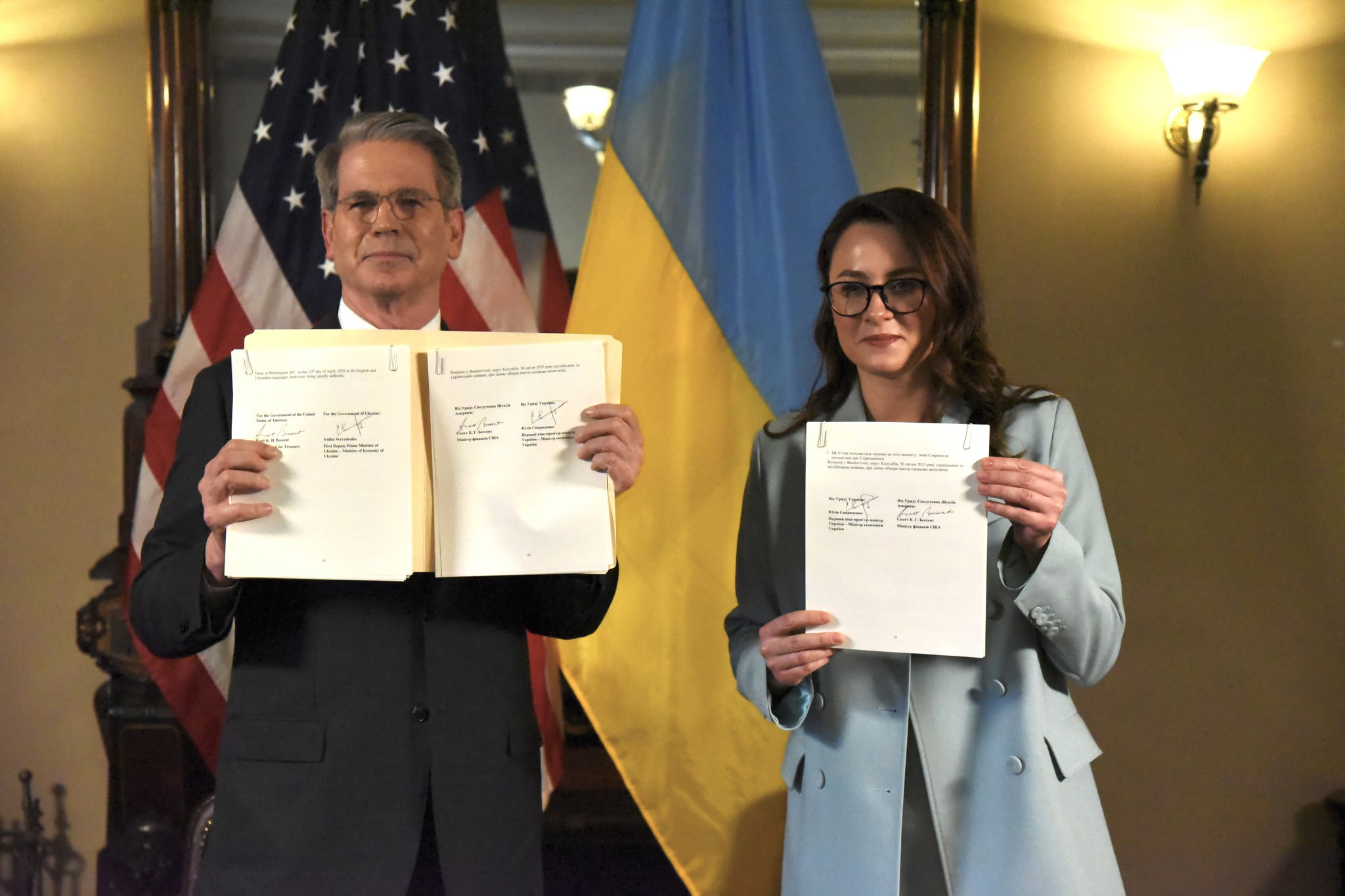 Стаття: Україна та США підписали угоду щодо корисних копалин