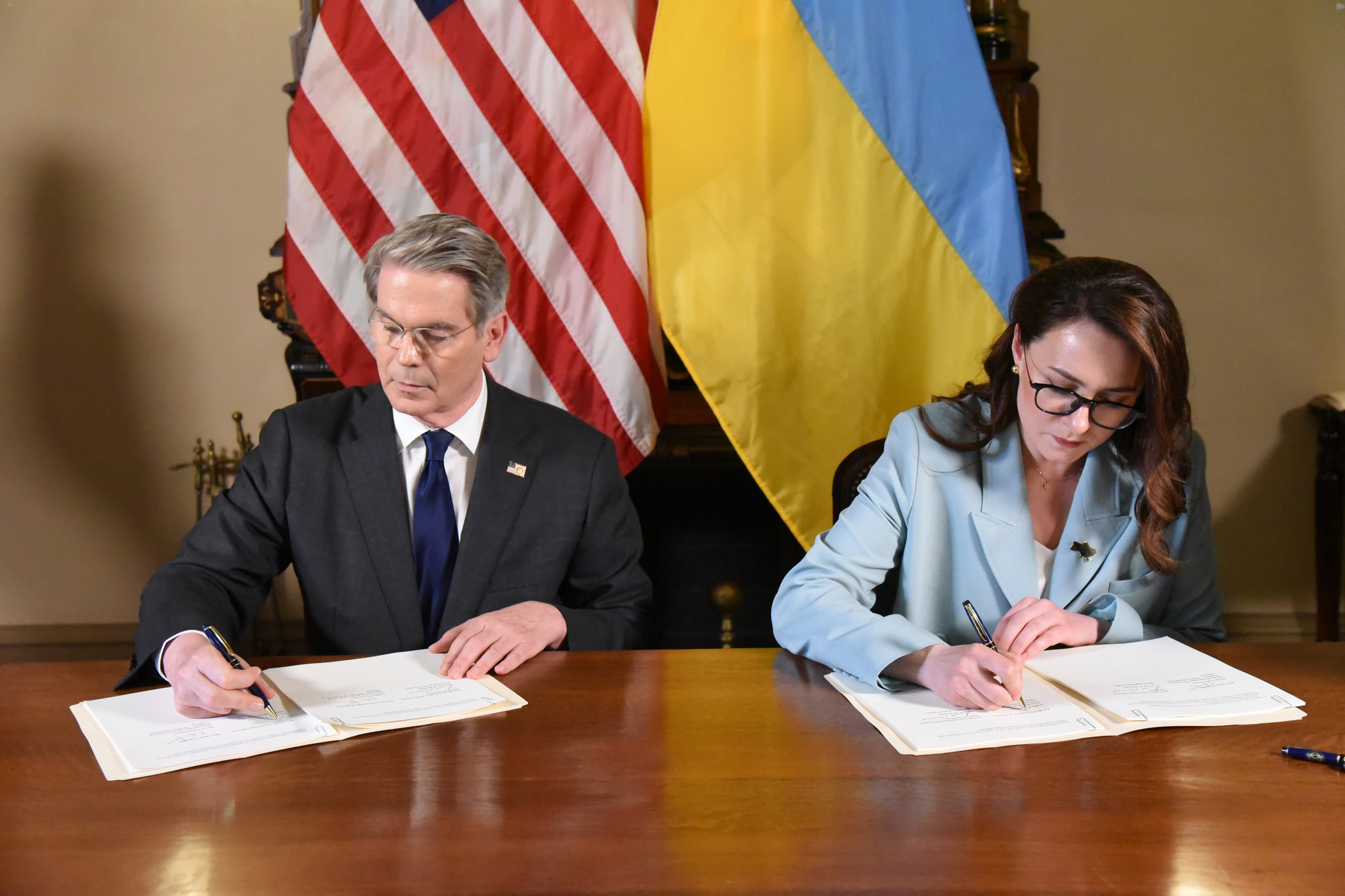 Стаття: Угода про корисні копалини включає 57 видів українських мінералів та військову допомогу США