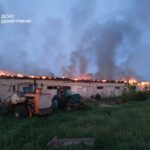 Зображення посту: Росіяни вдарили по підприємству на Донеччині: рятувальники гасили пожежу понад п’ять годин