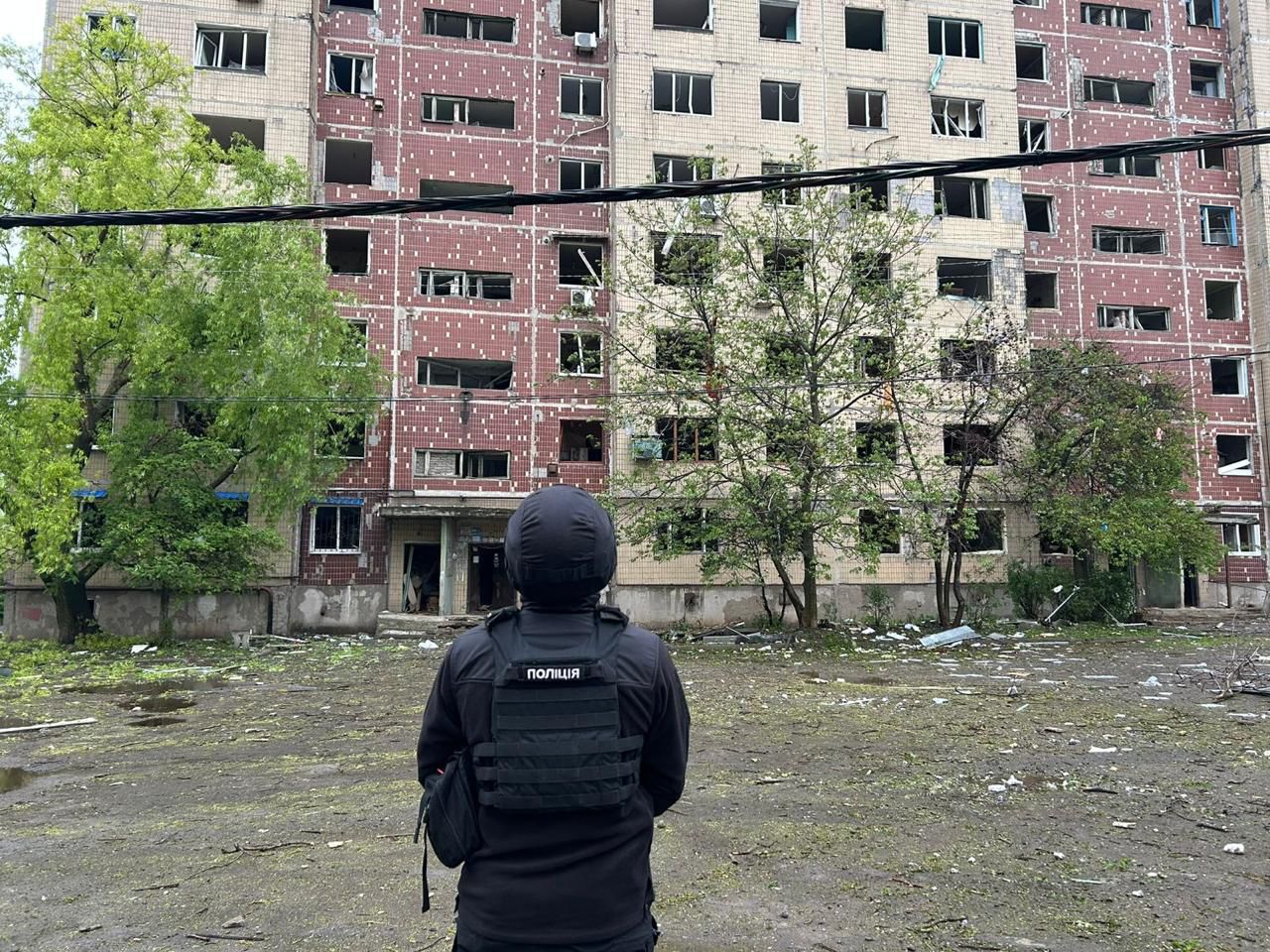 Стаття: Окупанти вдарили авіабомбою по багатоповерхівці у Костянтинівці: 12 людей постраждали