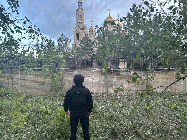 Стаття: У Костянтинівці окупанти пошкодили обстрілом церкву та поховання часів Другої світової війни