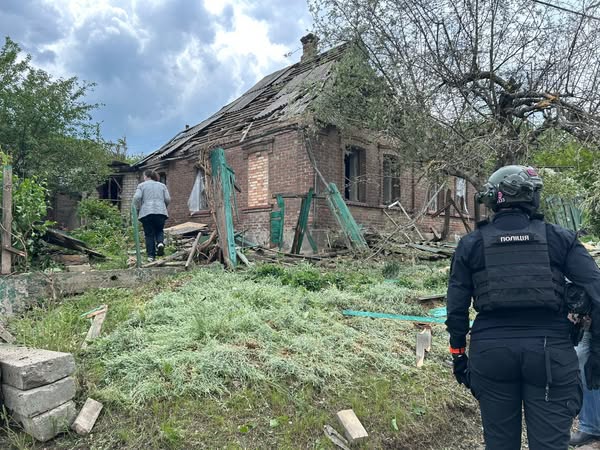 Зображення посту: Окупанти пошкодили обстрілом «пункт незламності» в Покровському районі та колію в Костянтинівці