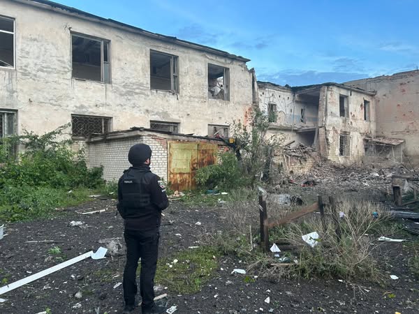 Зображення посту: У Костянтинівці окупанти пошкодили обстрілом церкву та поховання часів Другої світової війни