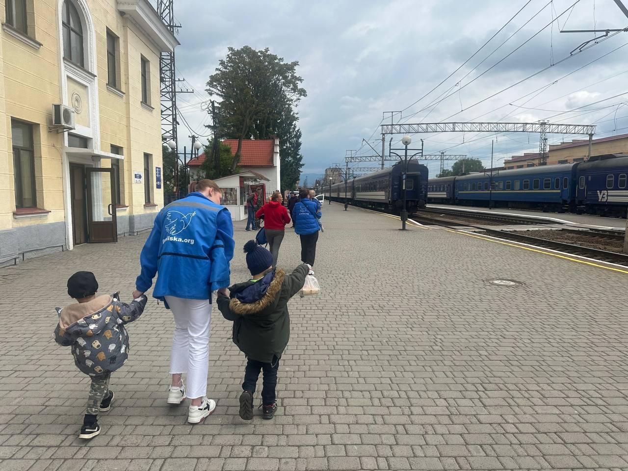 Зображення посту: Три родини з дітьми евакуювали до Закарпаття за добу