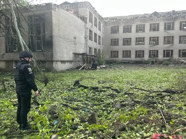 Зображення посту: У Костянтинівці окупанти пошкодили обстрілом церкву та поховання часів Другої світової війни