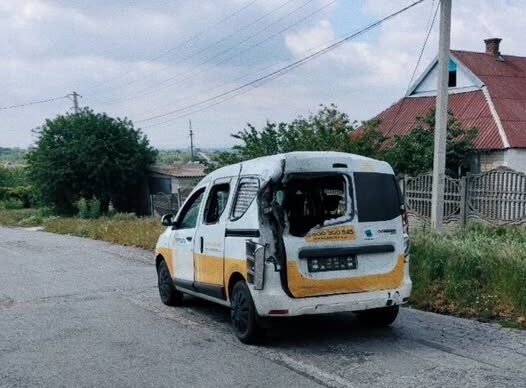 Зображення посту: Окупанти вдарили по автівці та відділенню «Укрпошти» на Запоріжжі та Донеччині: двоє працівників поранені