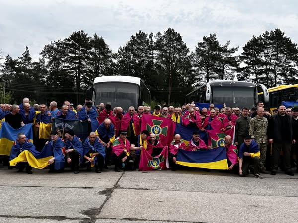 Стаття: Четверо бійців Луганського прикордонного загону повернулися з російського полону