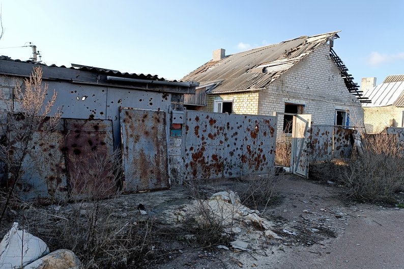 Стаття: Окупаційна влада не планує відновлювати зруйновані села Донеччини — території віддаватимуть солдатам
