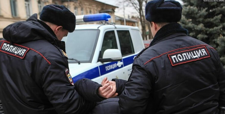 Стаття: В Україні судитимуть колишніх поліцейських, які працюють на окупантів у Маріуполі