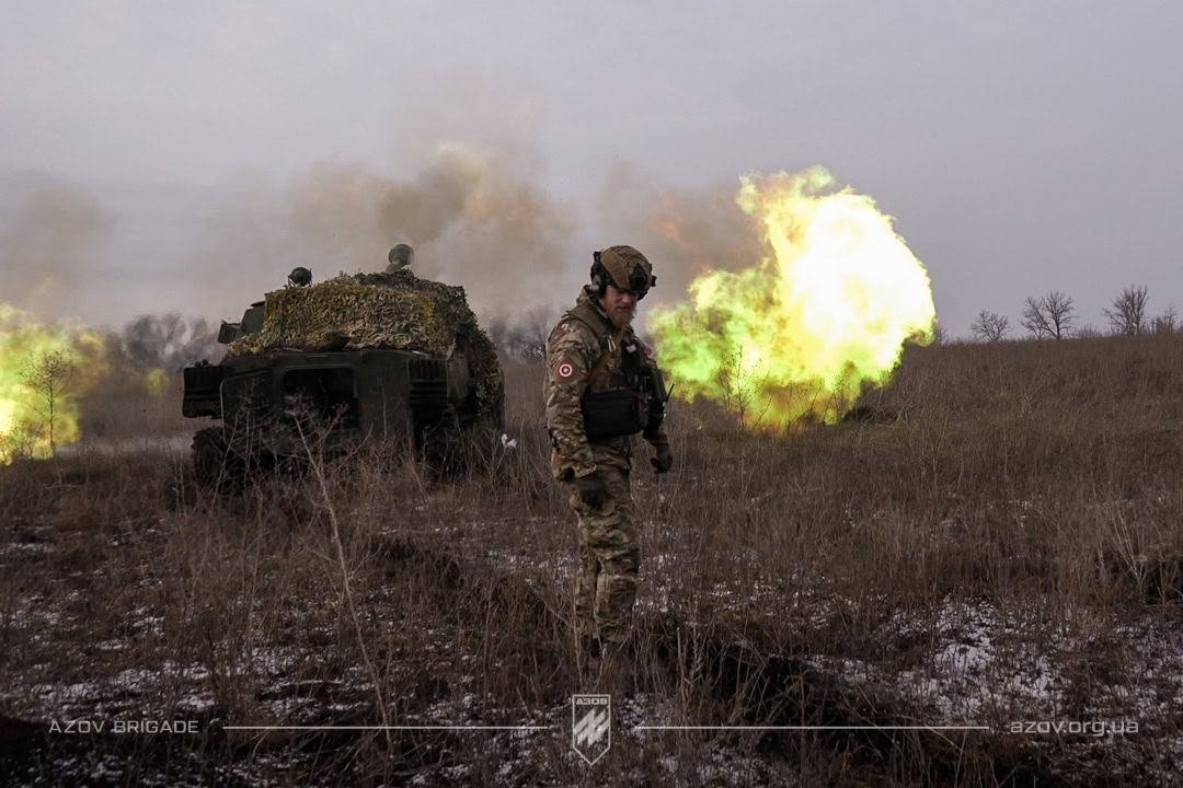 Стаття: «Азов» закликає українців в окупації повідомляти про російські війська