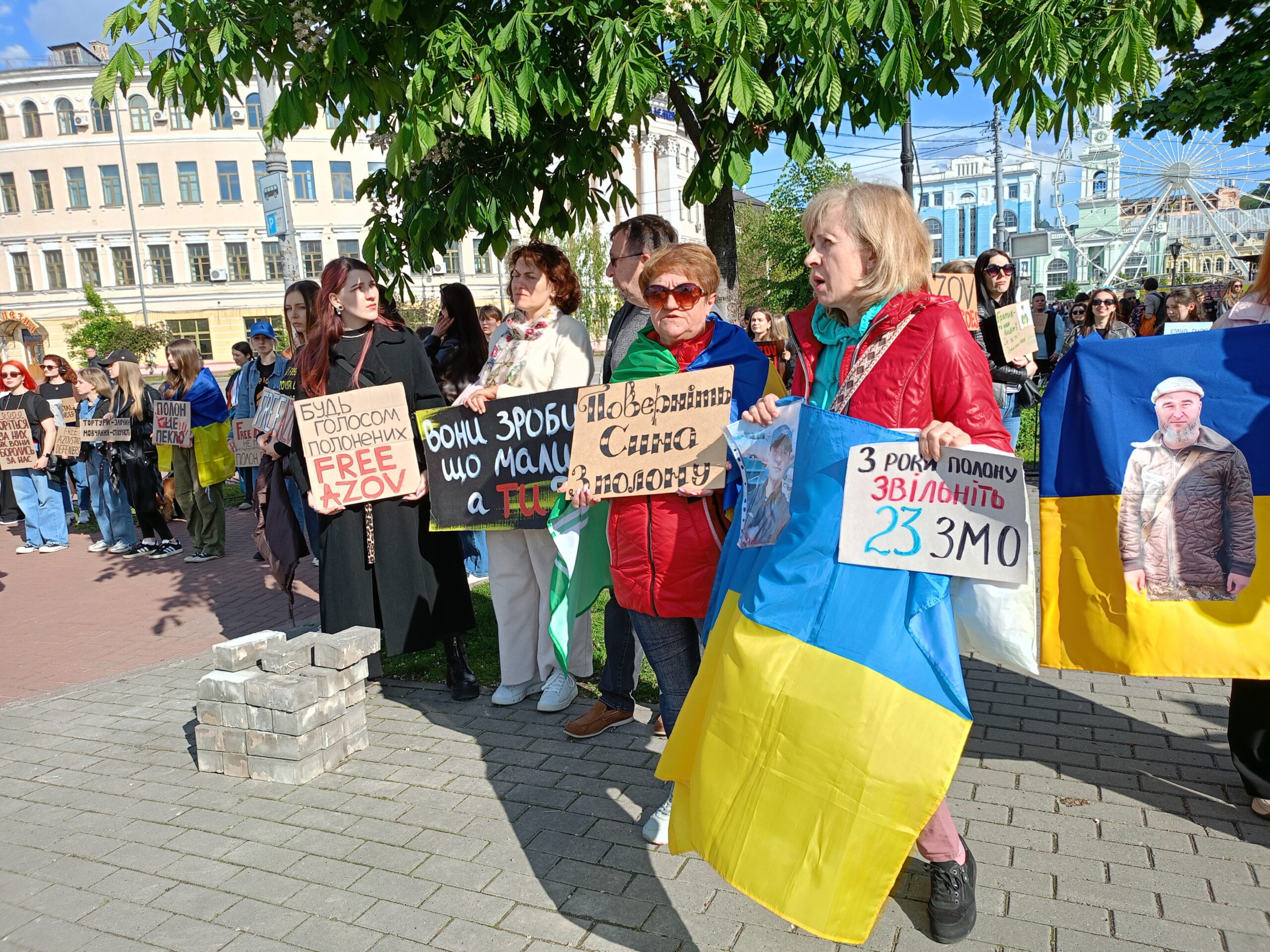 Зображення посту: «Наші сини для них – терористи». Рідні захисників Маріуполя нагадали про третій рік у полоні