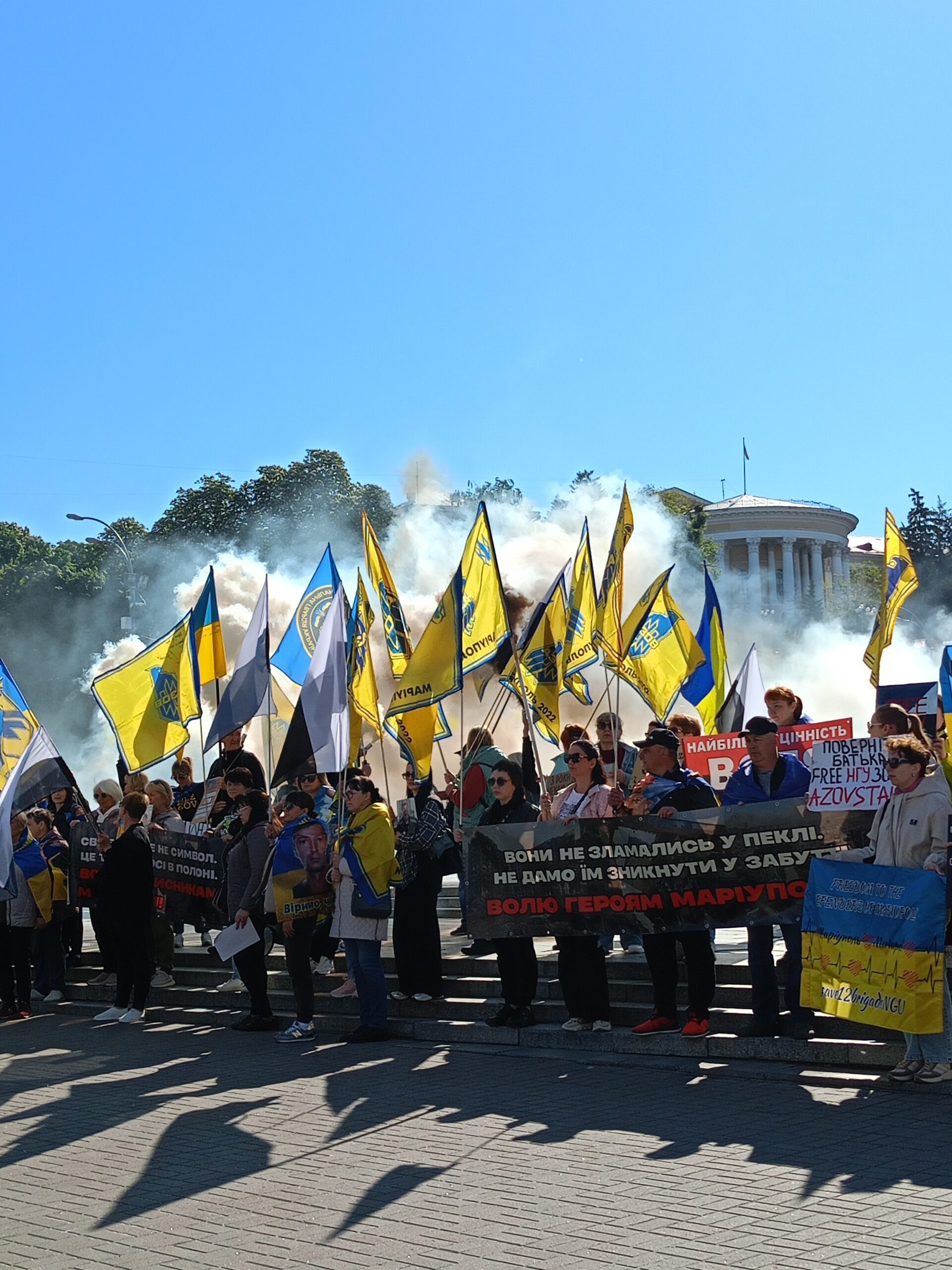 Зображення посту: Треті роковини полону. У Києві рідні захисників Маріуполя провели ходу