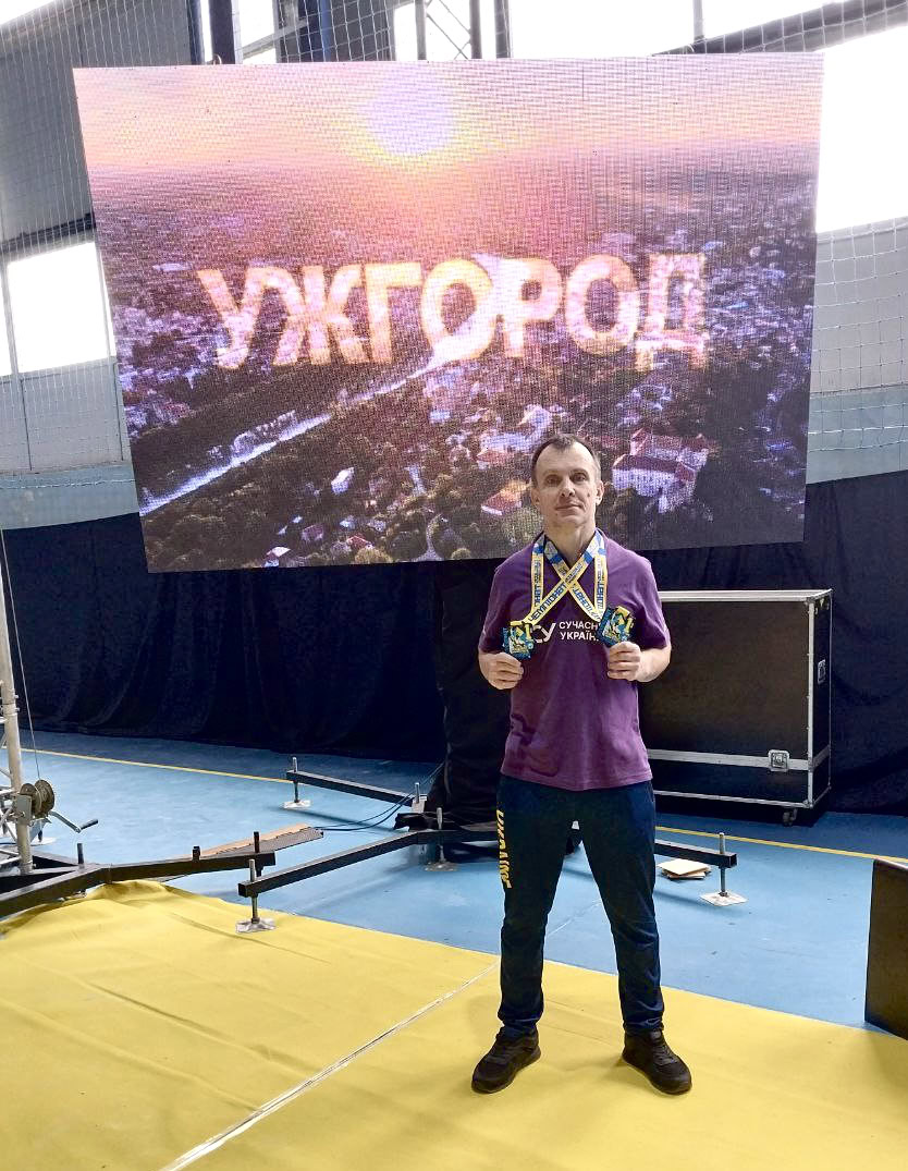 Зображення посту: «Показую фото зруйнованого дому: спортсмен з Волновахи розповідає про злочини росіян за кордоном