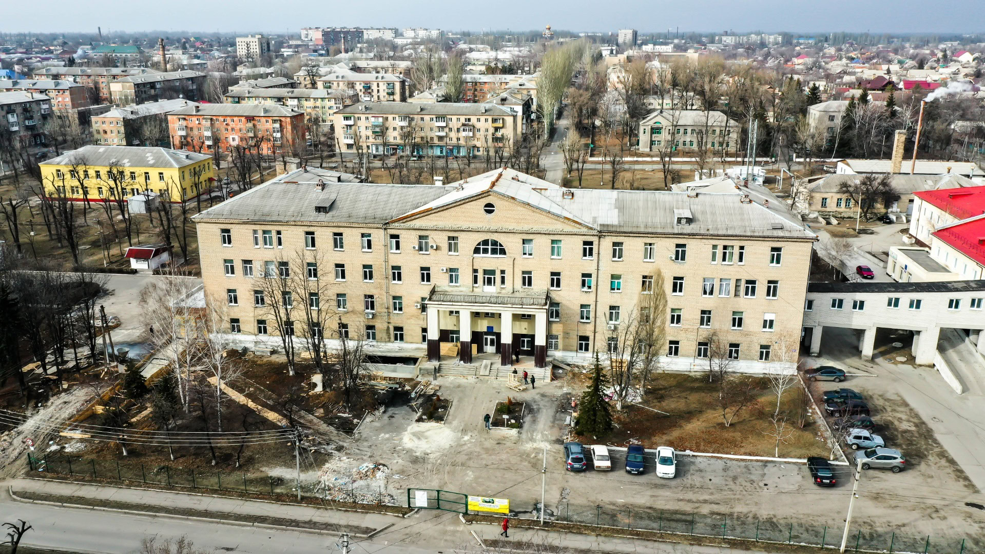 Стаття: Окупанти скинули авіабомбу на лікарню в Покровську