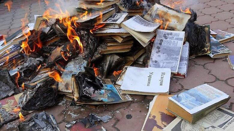 Стаття: Окупанти організували збір української літератури для знищення