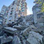 Зображення посту: Окупанти скинули три авіабомби на Покровський район: двоє людей загинули