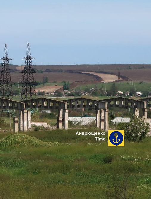 Зображення посту: В окупованому Маріуполі будують нову дорогу для налагодження логістики