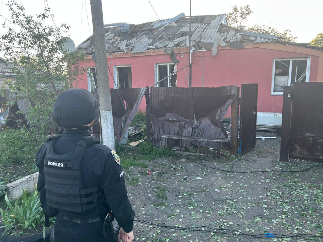 Стаття: Окупанти вдарили по багатоповерхівці у Покровську та скинули авіабомбу на Слов’янськ: одна людина поранена
