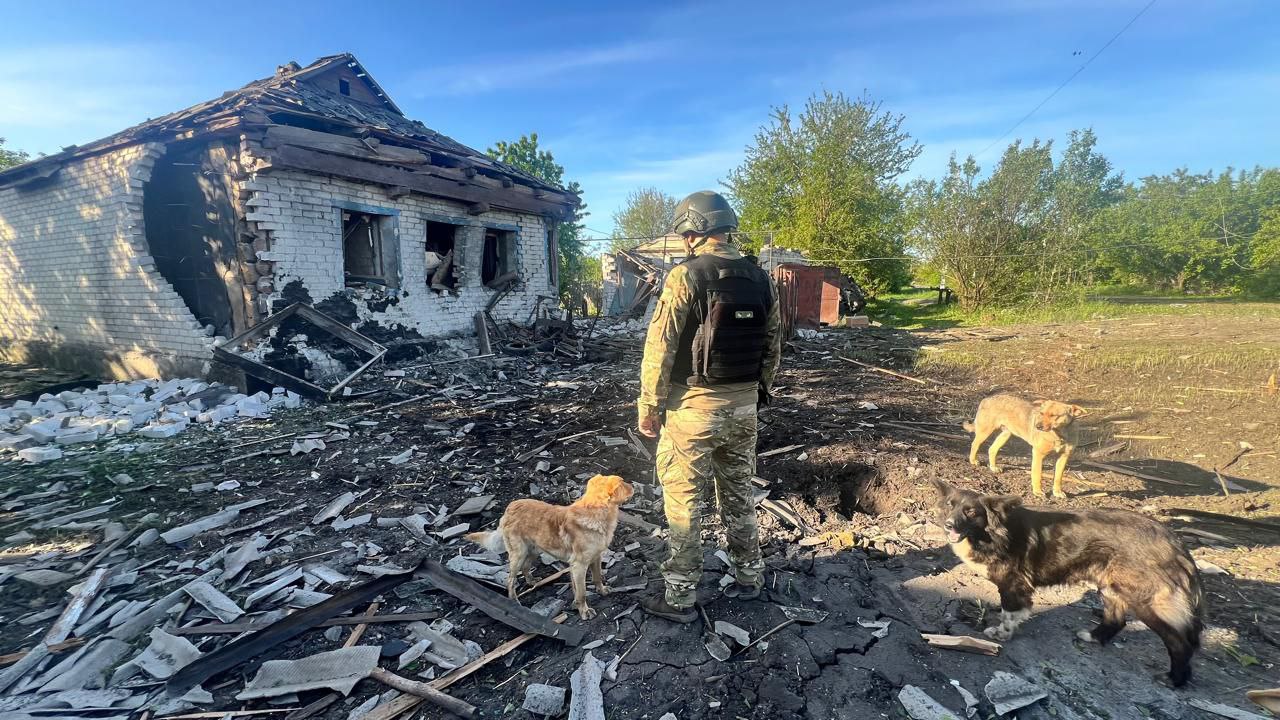 Зображення посту: Окупанти вдарили по багатоповерхівці у Покровську та скинули авіабомбу на Слов’янськ: одна людина поранена