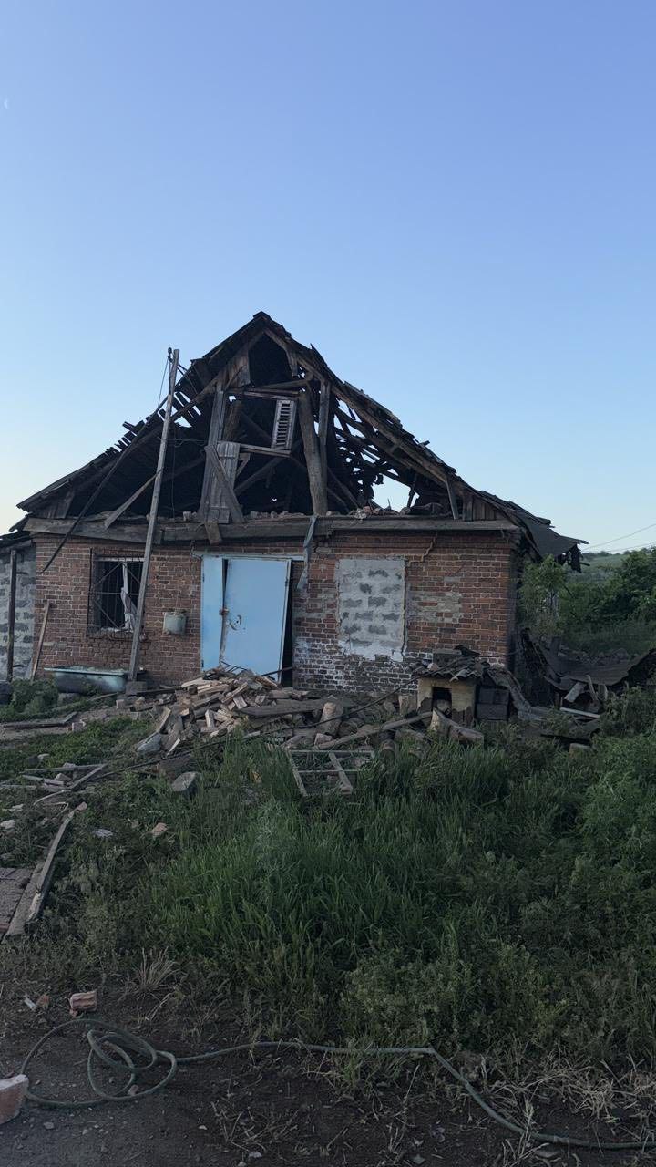 Зображення посту: Росіяни атакували Донеччину дронами та авіабомбами: поранений водій ДСНС