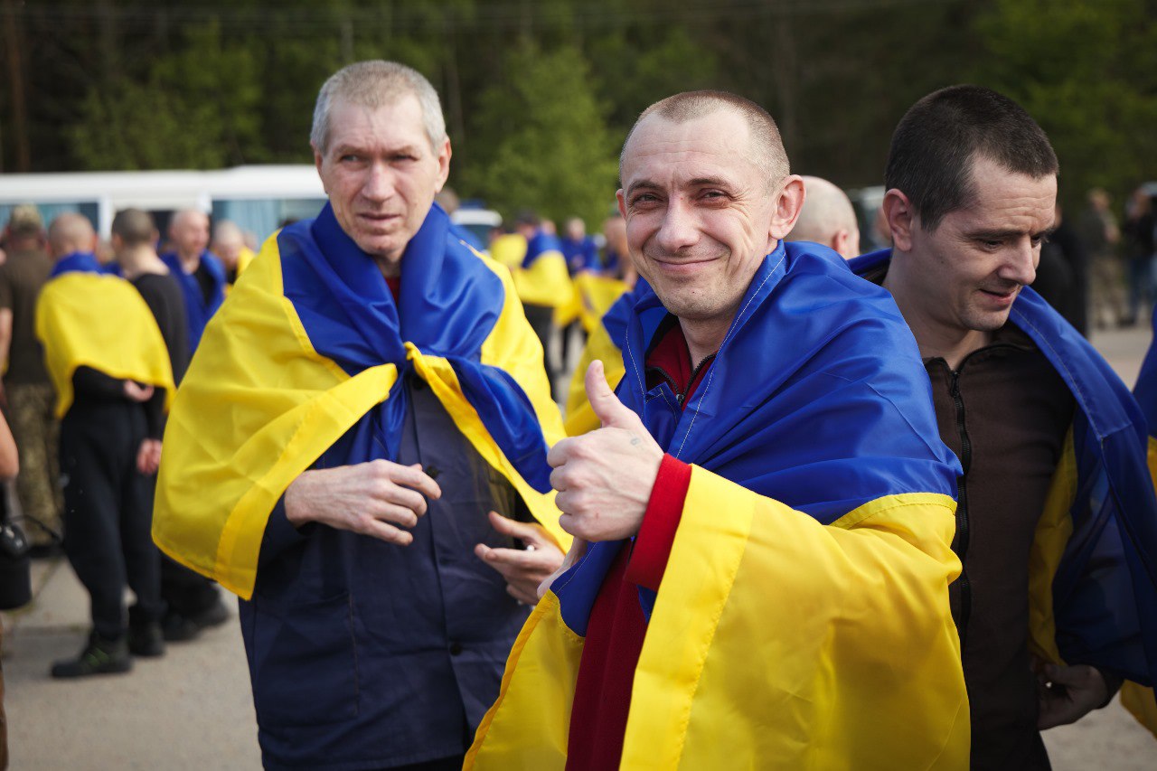 Зображення посту: Перший етап найбільшого обміну полоненими: повернули 390 українців