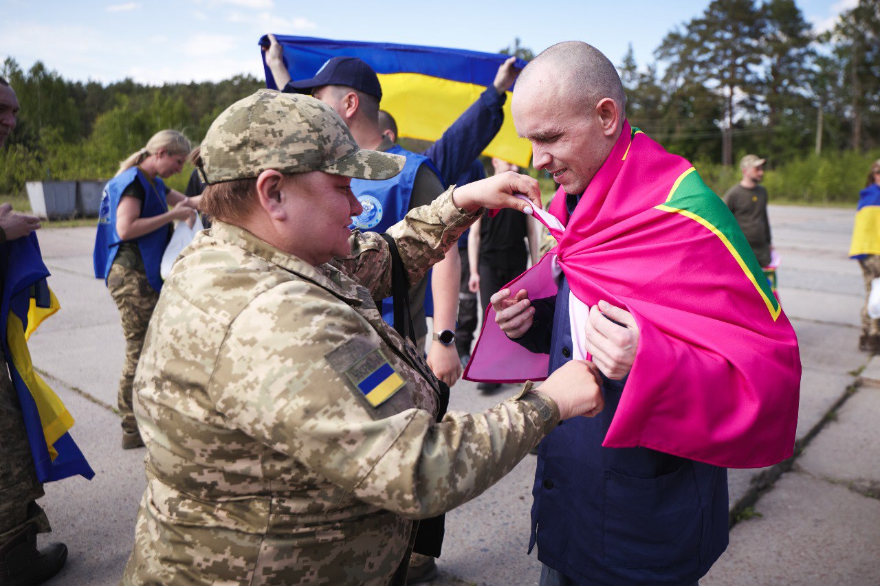 Зображення посту: Перший етап найбільшого обміну полоненими: повернули 390 українців