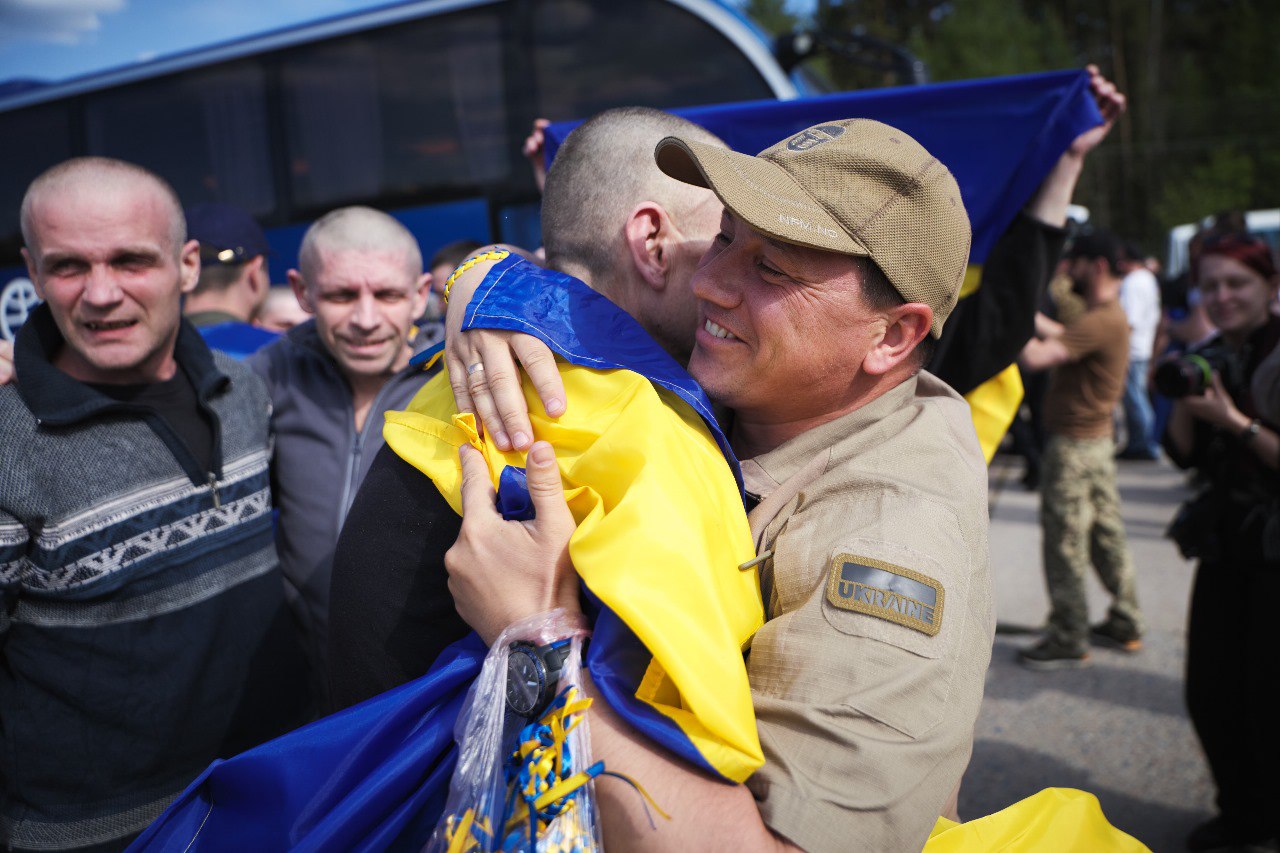 Зображення посту: Перший етап найбільшого обміну полоненими: повернули 390 українців