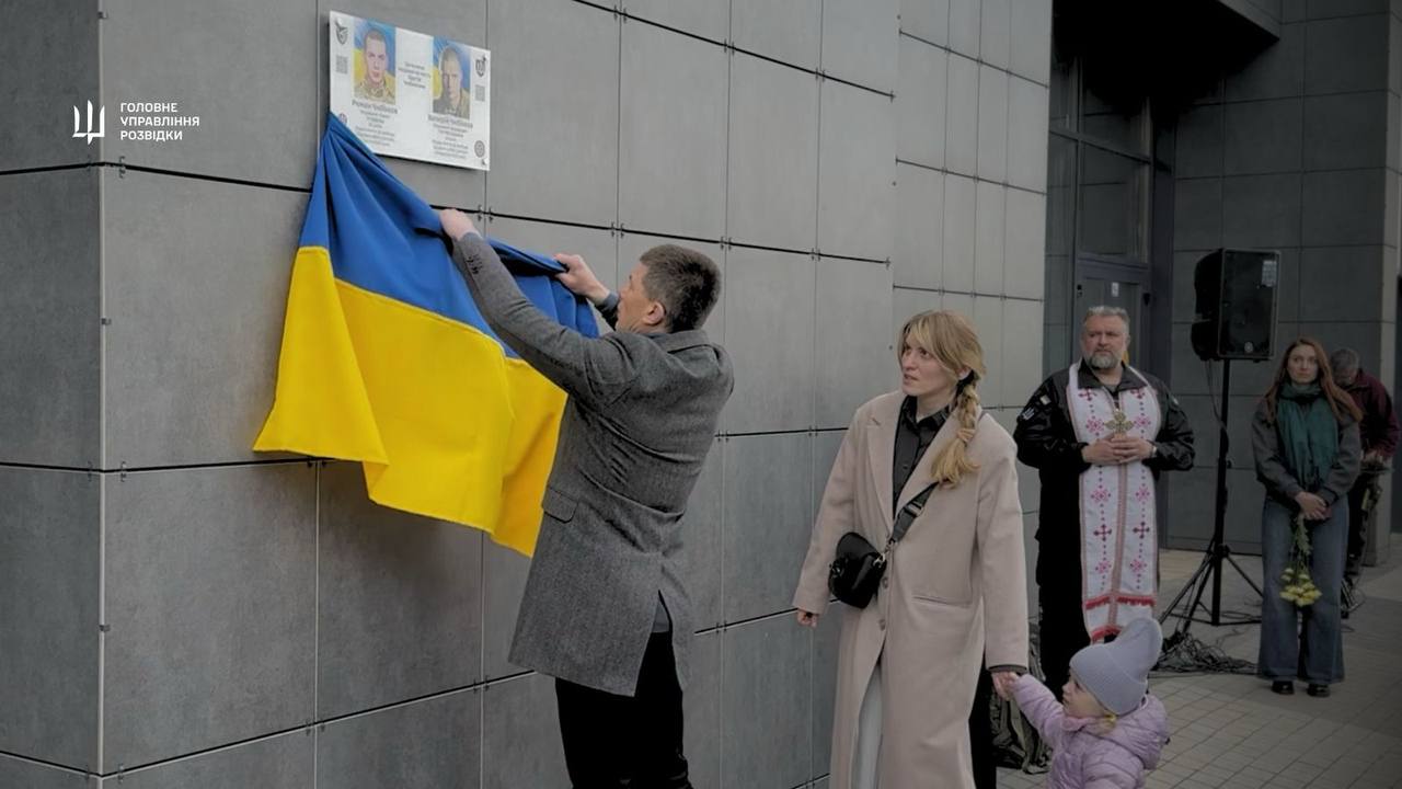 Зображення посту: На честь військових з Запоріжжя Валерія та Романа Чибінєєвих відкрили меморіальну дошку в Києві
