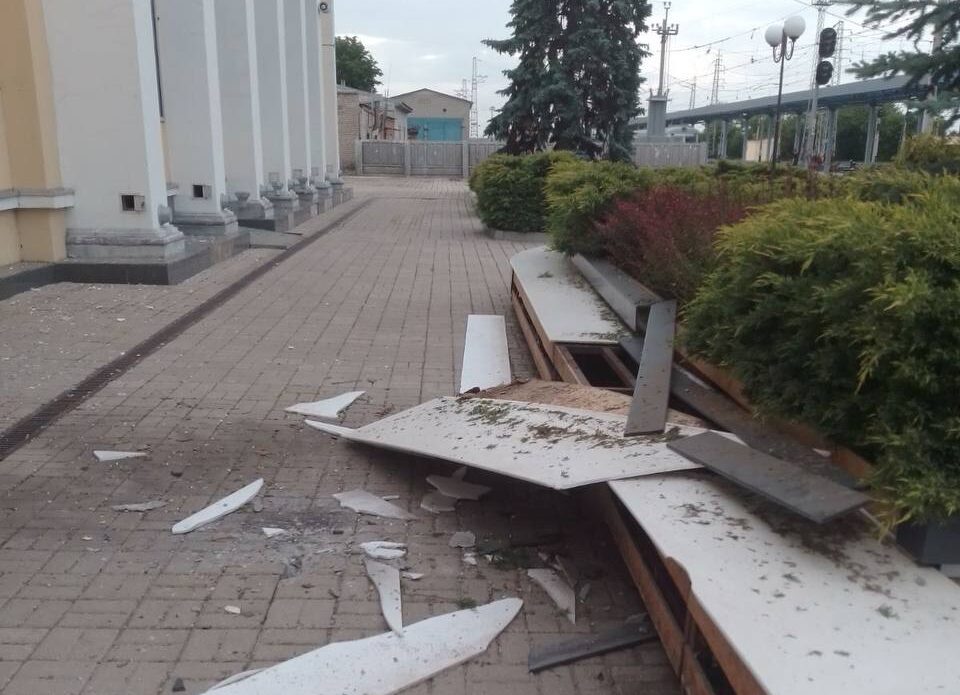 Стаття: Окупанти пошкодили обстрілом університет та вокзал у Слов’янську