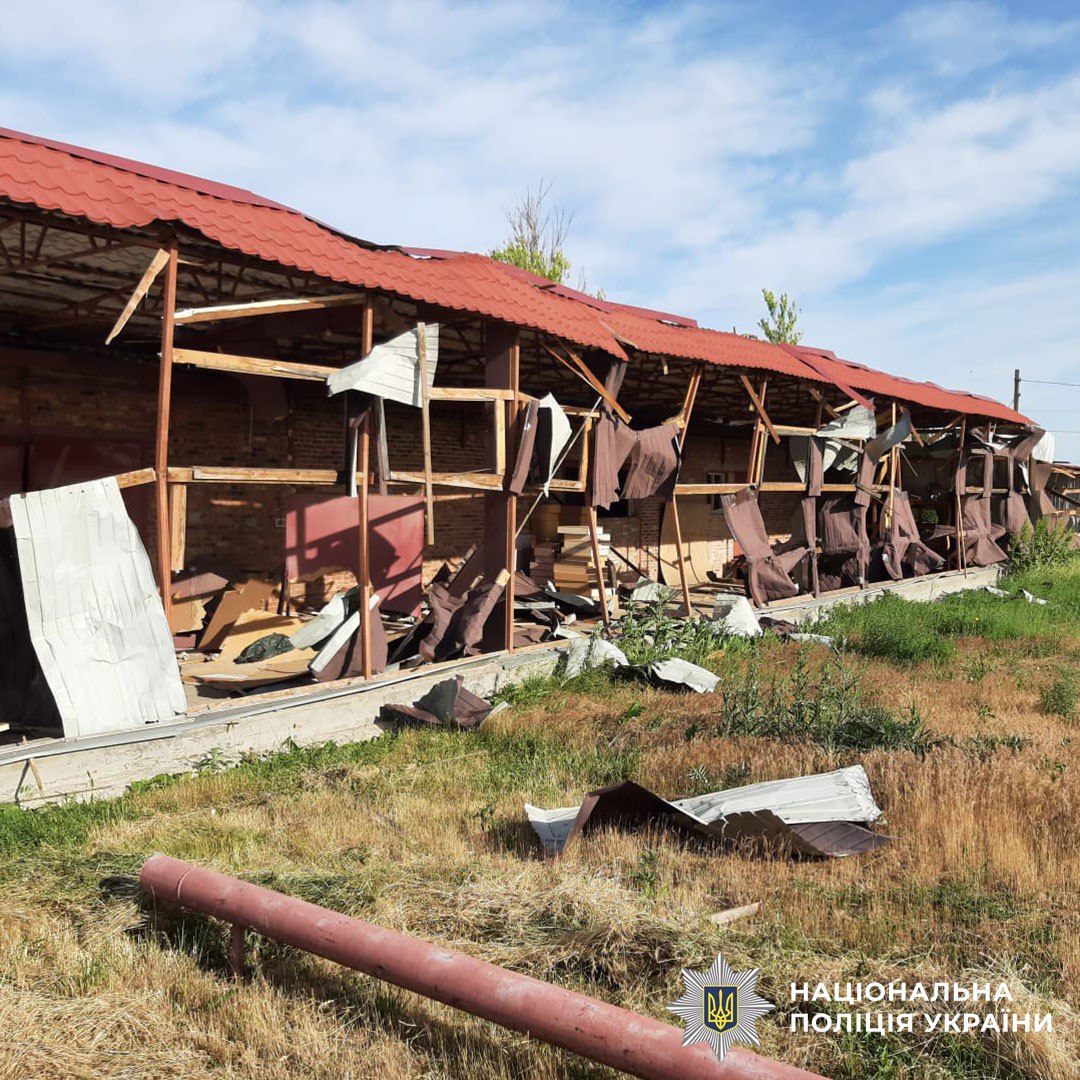 Стаття: Росіяни обстріляли Донеччину авіабомбами та дронами: восьмеро людей поранені