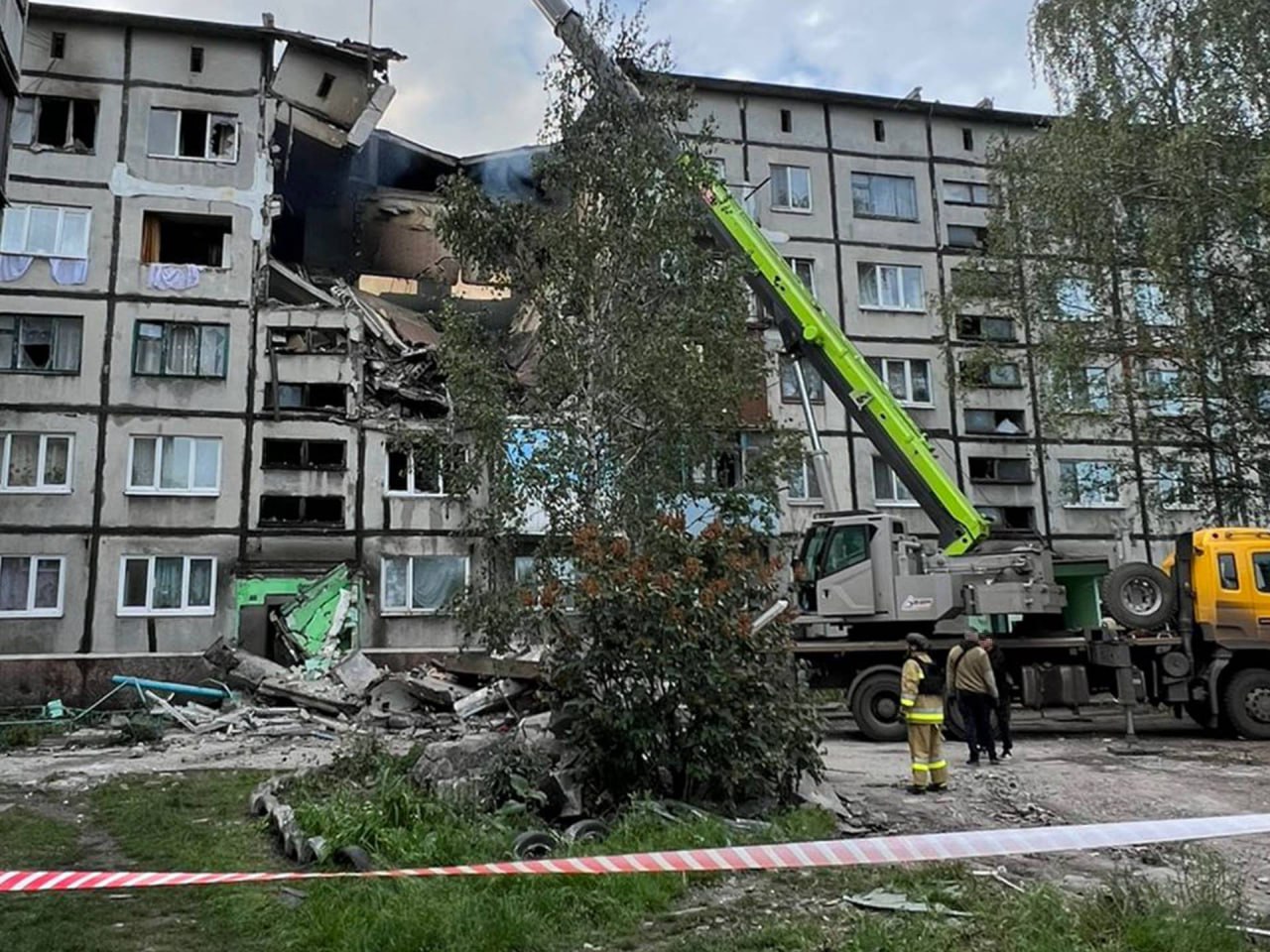 Стаття: Російські військові поцілили дроном по будинку в Покровському районі: поранені мати й син