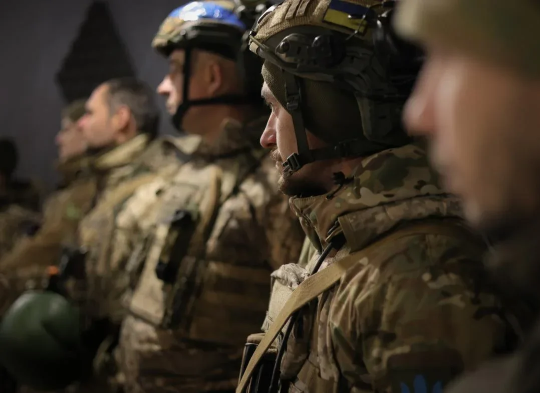 Стаття: Українцям від 60 років дозволять служити за контактом