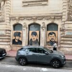 Зображення посту: Художниця з Краматорська створила портрети загиблих воїнів на вікнах школи у Франції