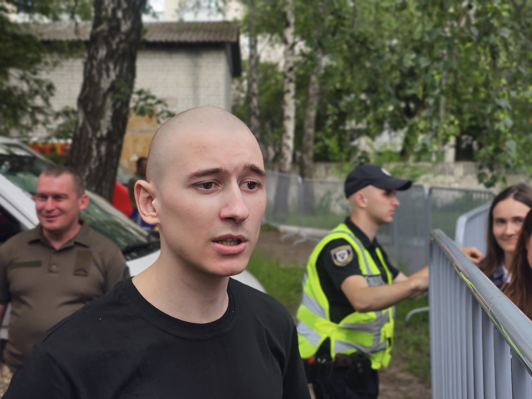 Стаття: Звільнений з полону захисник Маріуполя не зміг знайти рідних після обміну — його місто під окупацією