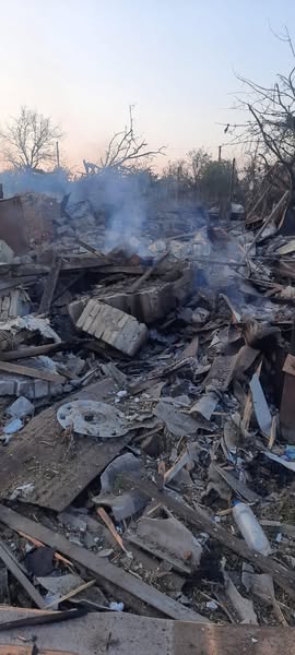 Зображення посту: Війська РФ вдарили по житлових будинках, аптеці й авто на Донеччині: є загиблі та поранені
