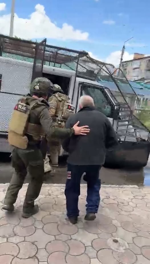Зображення посту: У Костянтинівці окупанти поцілили поблизу аптеки — поранені двоє відвідувачів