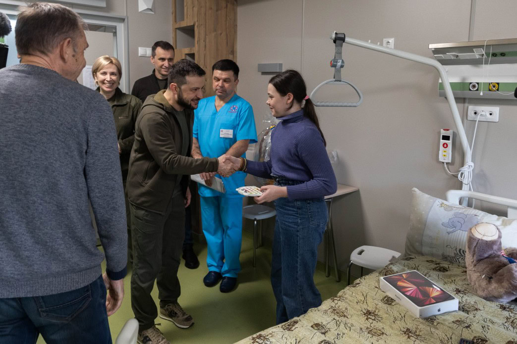 Зображення посту: «Майбутнє України»: Зеленський відзначив нагородою дітей з Маріуполя, які пережили окупацію