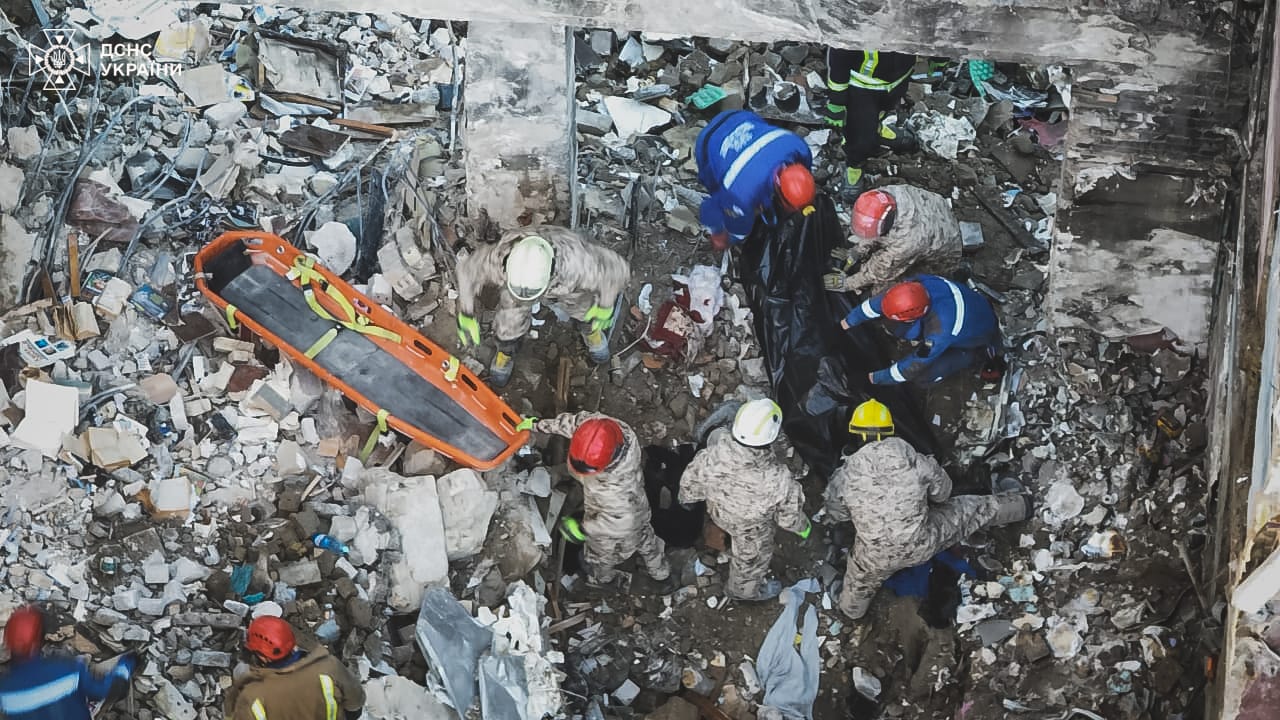 Зображення посту: У Києві оголосили День жалоби: відомо про 23 загиблих внаслідок атаки РФ