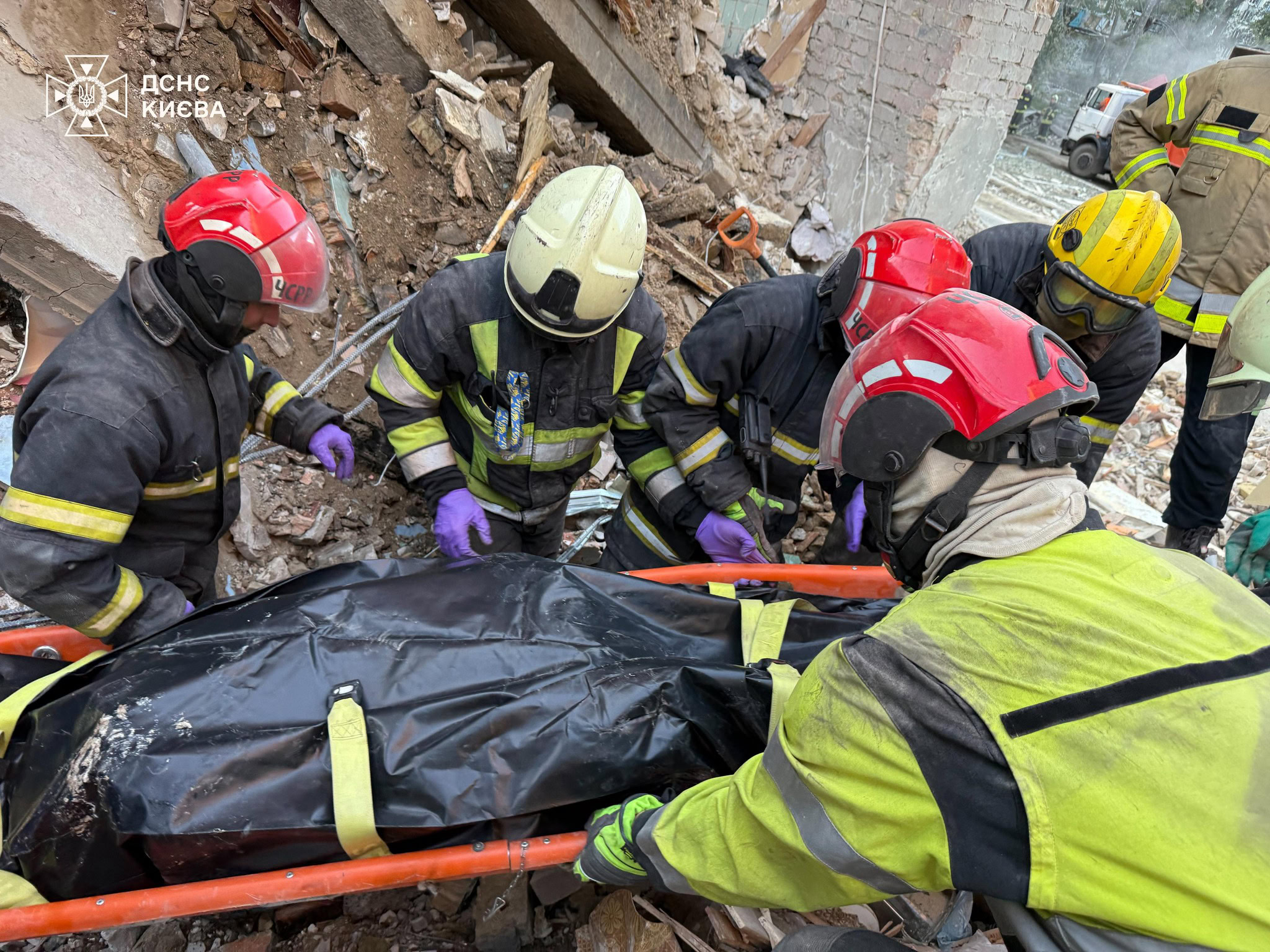 Зображення посту: У Києві оголосили День жалоби: відомо про 23 загиблих внаслідок атаки РФ