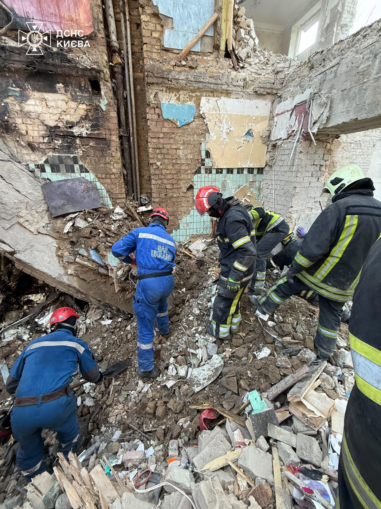 Зображення посту: У Києві оголосили День жалоби: відомо про 23 загиблих внаслідок атаки РФ