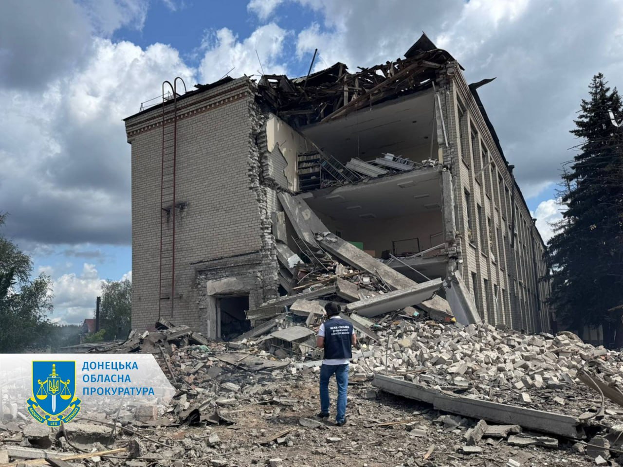 Стаття: У Мирнограді окупанти вбили дроном чоловіка та поранили ще п’ятьох у Святогірську