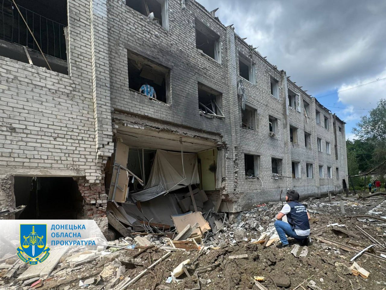 Зображення посту: У Мирнограді окупанти вбили дроном чоловіка та поранили ще п’ятьох у Святогірську