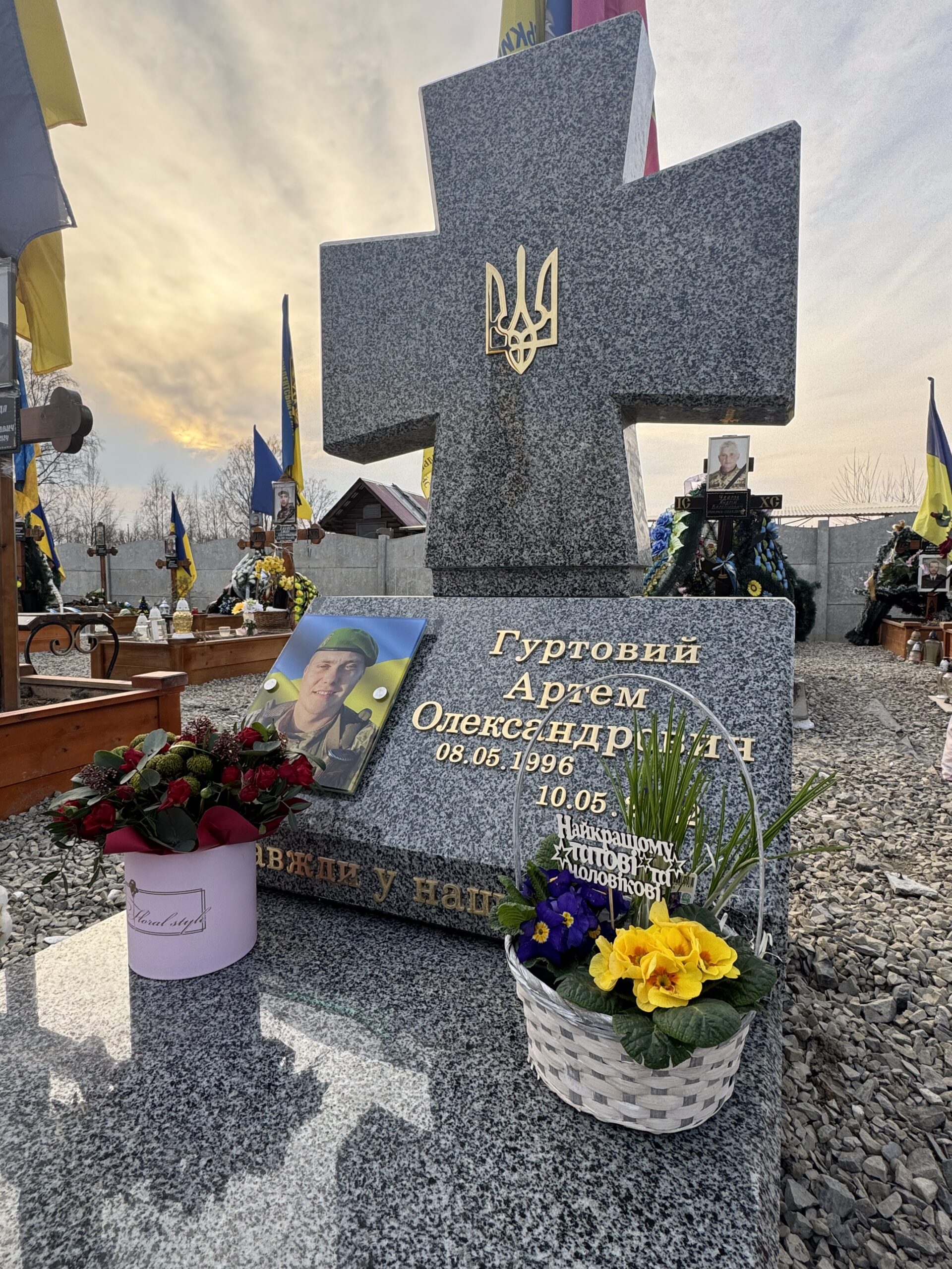 Зображення посту: «Щоб тато жив у їхній пам’яті». Дружина загиблого прикордонника Артема Гуртового зберігає його історію для доньок-близнючок