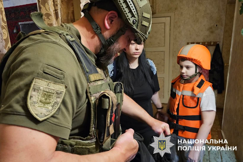 Стаття: З прифронтової Костянтинівки евакуювали сім’ю з дитиною, вагітну жінку та подружжя старшого віку