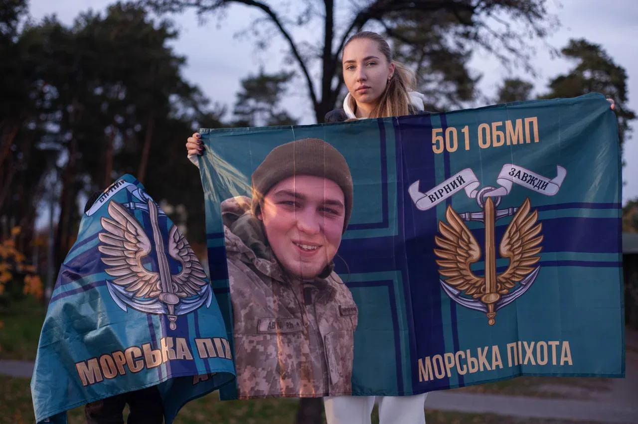Стаття: Чекали понад три роки: з російського полону повернувся морпіх Ілля Захаров