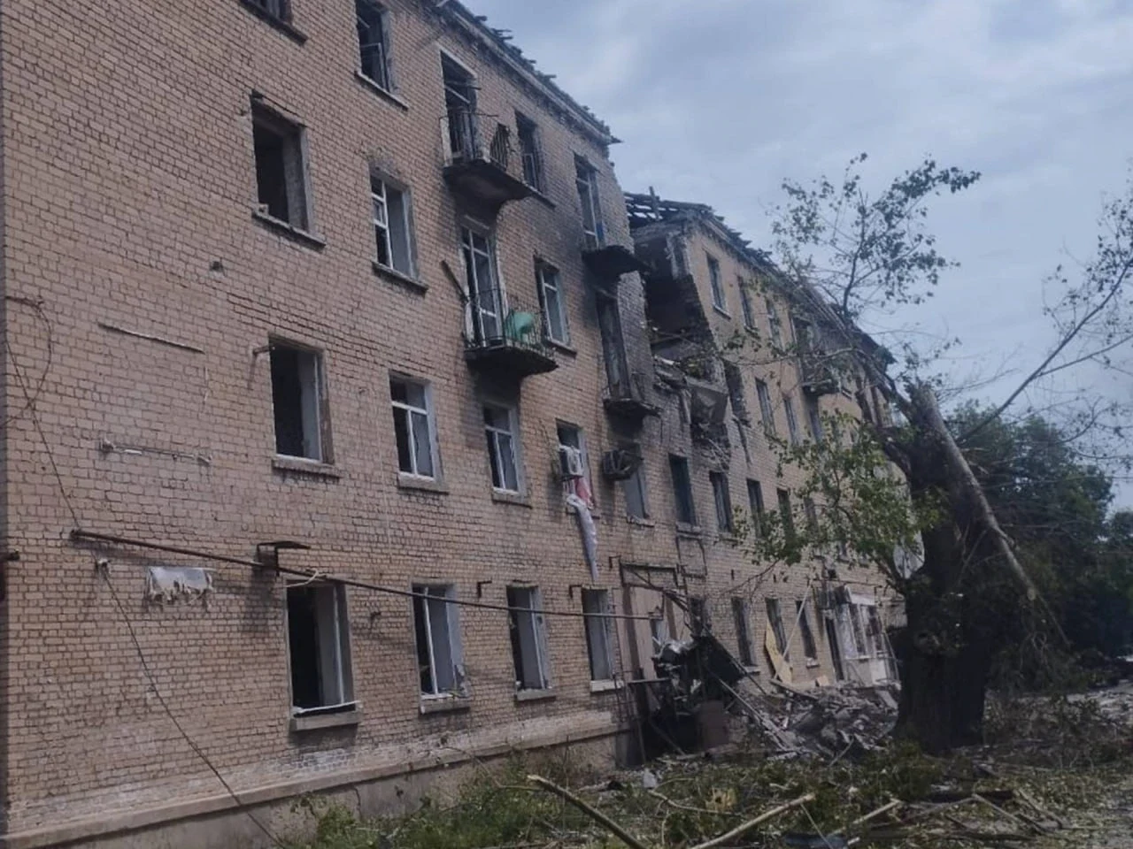 Стаття: Після удару РФ по Родинському від отриманих травм померла жінка