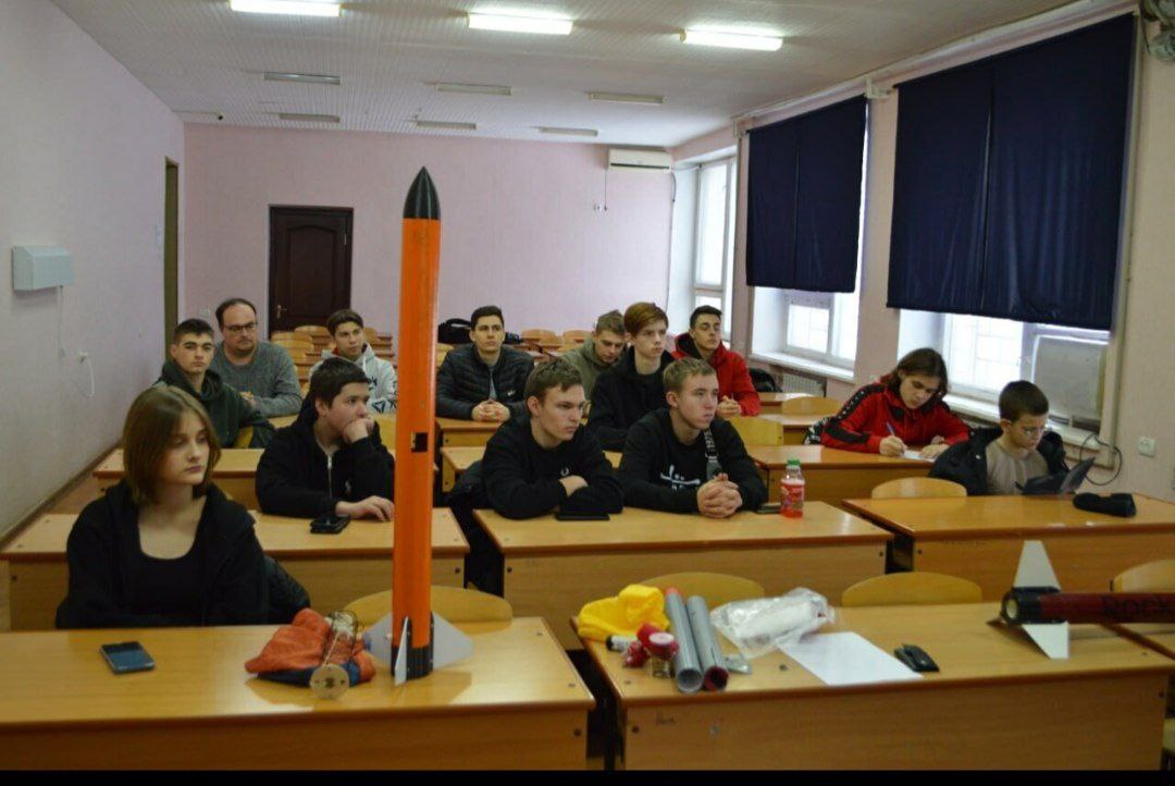 Зображення посту: Окупанти перетворили один з корпусів університету в Луганську на навчальний військовий центр